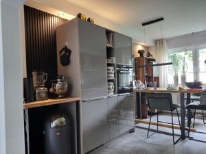 HEXIM Akustikpaneele 138,5x60cm Holz Comfort - flexible Holzpaneele Platten Lamellenwand MDF Wandpaneele Lamellenverkleidung Wandverkleidung schalldämmend (0.83m² Black Edition) Kunden-Foto 3