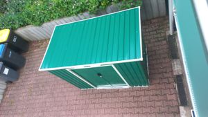 Juskys Metall Gerätehaus M mit Pultdach, Schiebetür & Fundament - 4m³ - Anthrazit Kunden-Foto 4