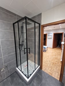 SONNI 120x120x195cm čierny rohový sprchový kút posuvné dvere sprchový kút dvojité sprchové dvere rohový vstup ESG sklenený sprchový kút Fotografia od zákazníka č. 1