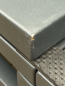 Struttura per bidoni della spazzatura da 4, finitura effetto legno, da 120 L a 240 L, per quattro bidoni; rivestimento in metallo zincato con frontale effetto legno Foto del cliente 4