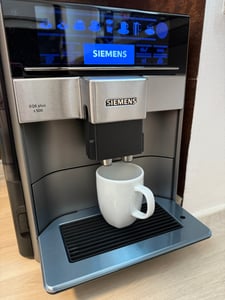 Siemens EQ6 Plus S500, Espressomaschine, 1,7 l, Kaffeebohnen, Gemahlener Kaffee, Eingebautes Mahlwerk, 1500 W, Schwarz, Silber Kunden-Foto 1