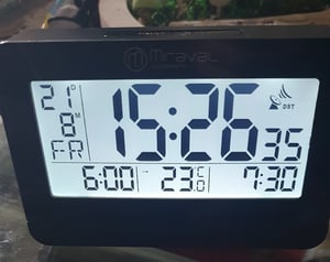 Miraval digitaler Funkwecker Datumsanzeige Designwecker Reisewecker Temperaturanzeige Großes Display 2 Alarme Snooze Hintergrundbeleuchtung Moderner Wecker Funkuhr geräuschlos Digitaler Wecker Kunden-Foto 1