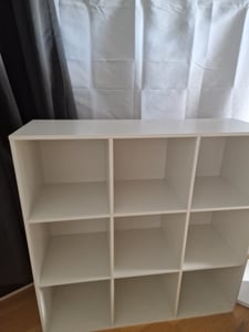 COSTWAY Bücherregal aus Holz, Bücherschrank mit 4 Fächern, Würfelregal mit Kippschutz-Set, Standregal, Aufbewahrungregal 60 x 30 x 60 cm, Weiß Kunden-Foto 5