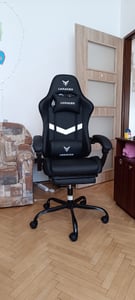 LUCKRACER Gaming-Stuhl Gaming Chair Bürostuhl Ergonomisch mit Lendenkissen Kopfkissen, Höhenverstellbarer Gamer Stuhl 150kg Belastbar, Fußstütze schwarz Kunden-Foto 6