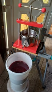 ROSEJANE, prasa do wyciskania soków, pojemność 3 litry, ręczna, wykonana ze stali nierdzewnej, z uchwytem w kształcie litery "T" Zdjęcie produktu od klienta nr 1