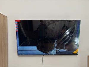 Kiano Elegance 65" UHD 4K Tizen OS Powered by Samsung (plat, 65 pouces / 163,9 cm) DLED Smart TV Photo du client 2