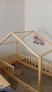 ML-Design Kinderbett Hausbett 90x200 cm Natur mit Matratze H:16cm, 2 Schubladen Rausfallschutz Lattenrost und Dach Spielbett aus Kiefernholz Bodenbett Kunden-Foto 1