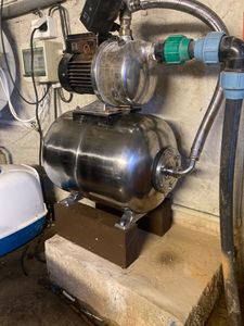 Wiltec Ausdehnungsgefäß 50 Liter, vertikaler Membrankessel für Hauswasserwerke und Druckerhöhungsanlagen mit EPDM Membran Kunden-Foto 1