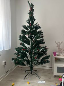 1.5m Weihnachtsbaum, Tannenbaum Künstlich mit 520 Zweige Verschlüsseltes Laub Stabiler Metallsockel Leicht Zu Montieren, für Innen- und Außenbereiche Kunden-Foto 6
