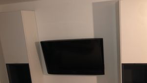 Supporto universale per TV a parete Max 45kg 26-65" Foto del cliente 1