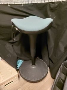 IWMH Tabouret de travail ergonomique, Assis-debout réglable en hauteur, Tabouret assis-debout respirant pivotant à 360° (Noir) Photo du client 2