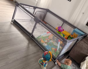 Malplay looprek voor baby's, met netpanelen, 150 x 180 cm, voorzien van rits, zuignappen, schuimrubberen bescherming. Speelkooi voor kinderen van 6-36 maanden, grijs Klantenfoto 1