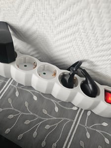 EMOS Steckdosenleiste 3-fach mit Schalter, 150 cm Kabel 1,5 mm2, weiß, Steckdosen 45° gedreht, Schuko mit erhöhtem Berührungsschutz, für Innen, P1321R Kunden-Foto 1