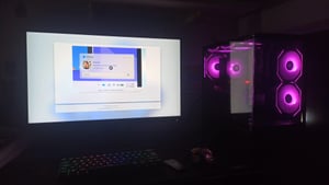 BEASTCOM Q5 | Profesionálny herný počítač | AMD Ryzen 7 8700F 6X 5GHz 16 vlákien | NVIDIA RTX 5070 12GB | 16GB RAM | 1TB NVMe SSD | WiFi 5 | Windows 11 Pro Fotografia od zákazníka č. 1