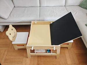 COSTWAY Tavolo per bambini con 2 sedie, tavolo da disegno 5 in 1 con lavagna, lavagna bianca, 4 ganci e contenitori in tessuto, set di sedie per bambini dai 3 anni in su, naturale Foto del cliente 1