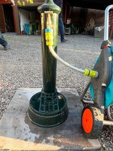 Relaxdays Standbrunnen Antik, mit Wasserhahn & Becken, HBT 72 x 26 x 31 cm, Wasserzapfsäule Garten, Terrasse, dunkelgrün Kunden-Foto 1