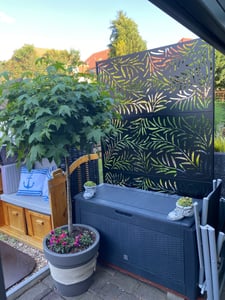 Outsunny Raumteiler 3-teilig 122 x 198 cm Sichtschutz mit Ständer mit Weidenblattmuster Trennwand Raumtrenner für Garten, Terrasse, Stahl, Schwarz Kunden-Foto 1