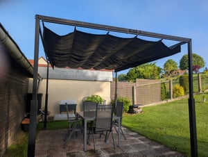 UISEBRT 3x3m Pergola mit Schiebedach - Wasserdichter Gartenpavillon aus Stahl & Polyester, freistehendes Terrassendach, winterfest & UV-beständig, Schwarz Kunden-Foto 6