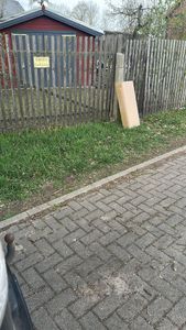 Sehr unfreundlich  Artikel waren 2 Pakete  eins wurde übergeben und das zweite Paket wurde einfach beim Nachbarn am Zaun gestellt ohne das ich es wußte 