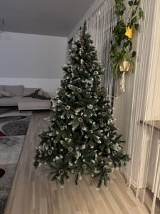 Yorbay Künstlicher Weihnachtsbaum 180CM Tannenbaum mit Ständer für Weihnachten-Dekoration  Weihnachtsbaum mit Schnee Mehrweg Kunden-Foto 9