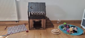 XL Katzenhaus Katzenhäuschen Katzenhütte Katzenhöhle Katzenliege Katzenbett Kratzhaus Katzenvilla 2 Etagen Indoor Kunden-Foto 4