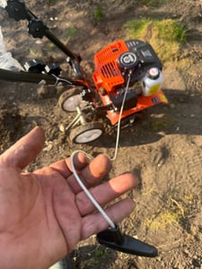 Demon Benzin Bodenfräse Gartenhacke 51,7ccm Kultivator Motorhacke Gartenfräse Bodenhacke Benzinmotorhacke Arbeitsbreite 30 cm Kunden-Foto 3