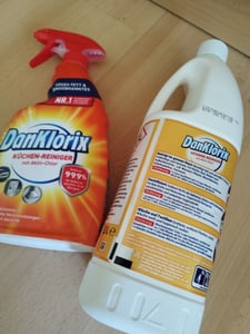 DanKlorix Hygiene-Reiniger Zitronen Frische 1,5L & Küchen-Reiniger 750ml Kunden-Foto 1