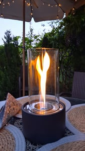 Firell® Cheminée de table CURL-II en métal - Cheminée au bioéthanol Intérieur & Extérieur - Durée de combustion extra longue - Feu de table avec flamme tourbillonnante brevetée Photo du client 1