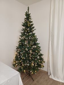 JOIEYOU PVC Kunstkerstboom, 120 cm met verlichting, groene takken, sneeuw, dennenappels en metalen voet. Kunstmatige kerstboom, snel op te zetten klapsysteem voor kerstdecoratie Klantenfoto 3