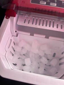 Juskys Eiswürfelmaschine IceOracle - Eiswürfel in wenigen Minuten - 12 kg/Tag in 2 Größen - Rot Kunden-Foto 4