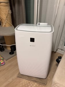 Condizionatore mobile 12000 BTU/h (3.500 watt) - Condizionatore mobile 4in1 con WiFi/App monoblocco refrigerante - telecomando, timer 24h, deumidificatore Foto del cliente 1