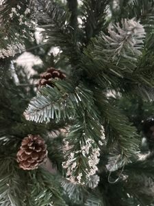 Yorbay Künstlicher Weihnachtsbaum 180CM Tannenbaum mit Ständer für Weihnachten-Dekoration  Weihnachtsbaum mit Schnee Mehrweg Kunden-Foto 8