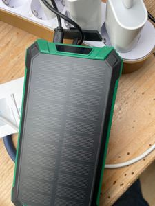 Solar Powerbank, 26800mAh Solar Ladegerät, Wireless Powerbank, Externer Akku, 15W Schnellladung mit 6 Ausgänge 3 Eingänge, Wasserdicht Kunden-Foto 1