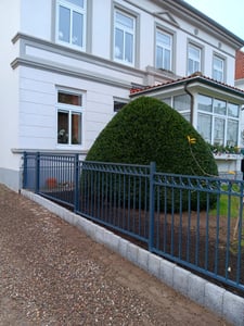 Alberts Zaunkomplettset Circle, zum Einbetonieren | matt-schwarz | Höhe 100 cm | Länge 10 m Kunden-Foto 1