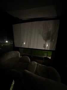 VEVOR 16:9 projekčné plátno na statíve 4K HD projekčné plátno 244x137cm prezentačné plátno na statíve Fotografia od zákazníka č. 3