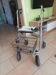 Drive Medical Rollator Migo 2G, leicht faltbar inkl. Stockhalter, Korb,Tablett Kunden-Foto 2