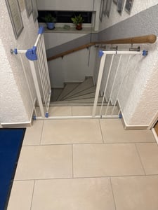 Treppengitter 85 -95 cm BabySafe Treppenschutzgitter ohne Bohren Türgitter Absperrgitter Kunden-Foto 4