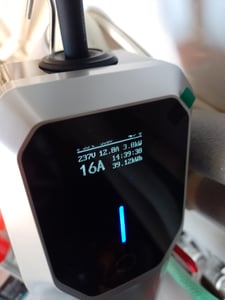 Cargador portátil para vehículos eléctricos JUNSUN, 11 kW, 16A, trifásico, con conector Tipo 2, cable de 4 metros y conector CEE16A de 5 pines, compatible con IEC62196-2 e IP67 Foto del cliente 4