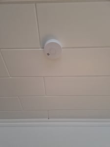 EMOS Rauchmelder zur Decken- und Wandmontage, Akustische Signalisation 85dB, optische LED Warnmeldung, 10 Jahre Lebensdauer, inkl. Batterie, P56503X Kunden-Foto 1