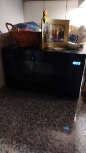 SHARP YC-MG02E-B, kombinovaná mikrovlnná rúra (20 litrov, 800 W mikrovlnný výkon, 1000 W gril, 11 stupňov výkonu), (8 automatických programov, sklenený otočný tanier s priemerom 25,5 cm, časovač), čierna Fotografia od zákazníka č. 1