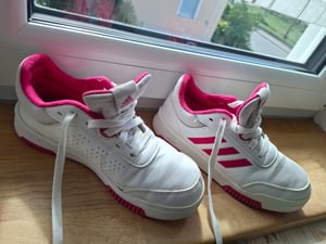 Waschbeutel für Schuhe mit Bürsten 39 × 19 cm, Schutzbeutel für Sneakers in Waschmaschine und Trockner – ShoeWash Kunden-Foto 1