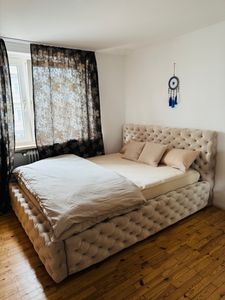 Polsterbett 180x200 cm Adonis - Chesterfield, Glamour - Doppelbett mit Bettkasten - Grau (Jasmine 90) Kunden-Foto 1