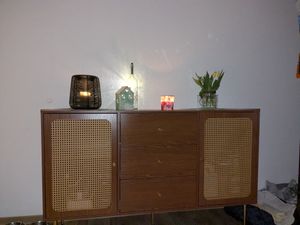 Flieks komoda kredens z 3 szufladami i 2 drzwiczkami z regulowanymi półkami, rattan szafki do salonu lite drewno 150*40*90cm Zdjęcie produktu od klienta nr 2