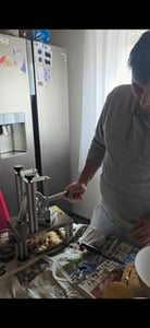 SucceBuy Coupe-frites commercial avec 4 lames de rechange, cubeur Easy 1/4" et 3/8", coupeur 6 coins et épépineur de pommes, coupeur de pommes de terre au citron avec plateau et poignée Photo du client 1