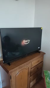 JVC LT-32VRH3555 Fernseher 32 Zoll Fire TV HD-Ready Smart TV HDR TV Alexa Triple-Tuner LED TV (2026) Kunden-Foto 1