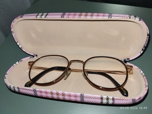 4 Stücke Hardcase Brillenetui, Hartschalen-Brillenetui, Brillenetui Box Tragbare Harte Brillenetui mit Putztuch für Brillen und Sonnenbrillen (4 farben) Kunden-Foto 2