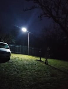 Yakimz Solar Street Light LED Solar Light Wodoodporny reflektor z czujnikiem ruchu i pilotem do zewnętrznego ogrodu Patio Car Park 400W Zdjęcie produktu od klienta nr 1