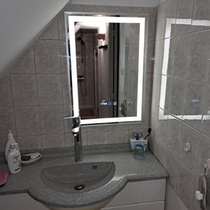 Puluomis Badspiegel 50x70 beschlagfrei mit 3 Farbe Beleuchtung, dimmbare Helligkeit, Badezimmerspiegel mit Digitaluhr, Temperatur silbern Kunden-Foto 3