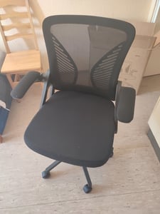 Bürostuhl ergonomisch mit Mesh-Rückenlehne, 90° klappbare Armlehnen, höhenverstellbar, Computerstuhl für Home Office und Büro, bis 150 kg Kunden-Foto 6