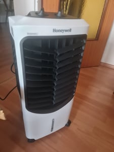 Climatiseur mobile JUNG LIFEAIR sans tuyau d'évacuation, climatiseur mobile 3-en-1, purificateur d'air, humidificateur, refroidissement par eau, jusqu'à 20 m², minuterie de 15,5 heures Photo du client 5